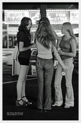 VN Blvd.-059-14 <strong>'The Conversation'</strong>